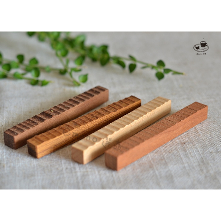 【emono選品】天然木雕刻筷架 柚木 胡桃木 楓木 櫻木 筷架 餐具架 無上漆 現貨 單一售價-細節圖7