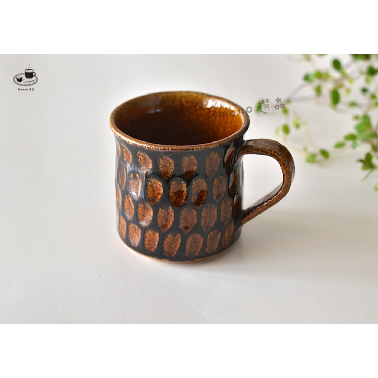 【emono選品】 d.d.s Japan 懷舊風馬克杯 鉅齒形 圓形 手工雕刻馬克杯 琥珀色 日本美濃燒 陶器 現貨-細節圖7