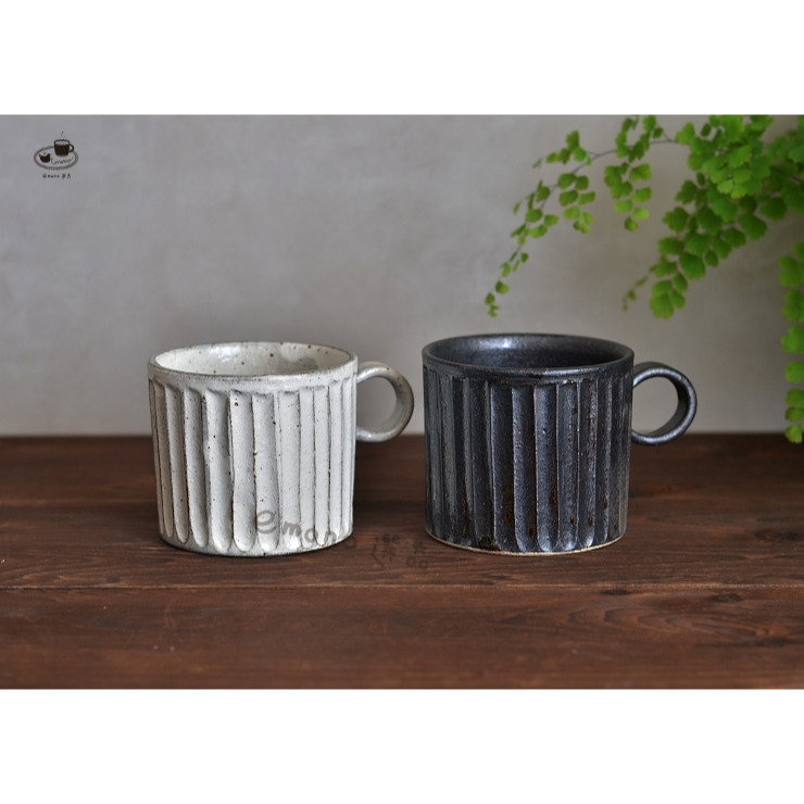 【emono選品】日本美濃燒 兵山窯 手工鎬紋馬克杯 粉引 黑釉 咖啡杯 陶器 單一售價 現貨-細節圖2