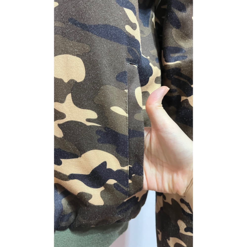 大碼中性款男女適穿冬天毛內膽加絨加厚連帽落肩雙口袋迷彩外套-細節圖6