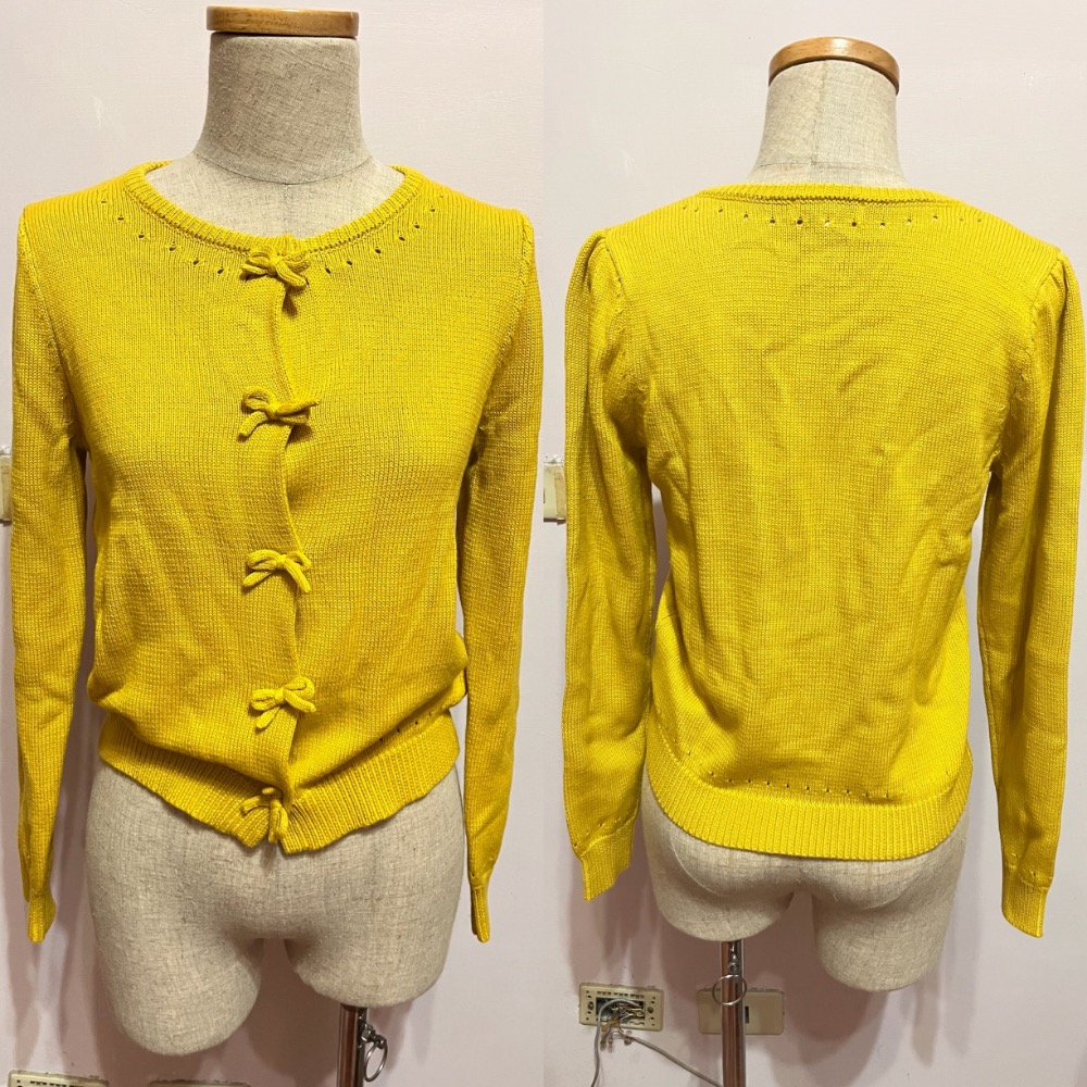 專櫃艾莉詩iris girls黃色55%壓克力仿羊毛+45%棉精緻造型款手縫壓扣針織開杉小外套-細節圖3