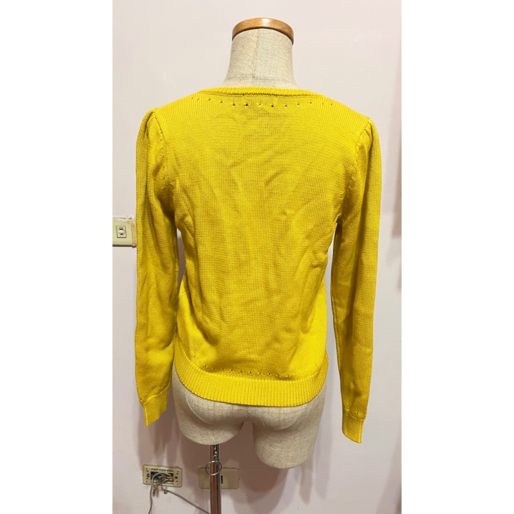 專櫃艾莉詩iris girls黃色55%壓克力仿羊毛+45%棉精緻造型款手縫壓扣針織開杉小外套-細節圖11