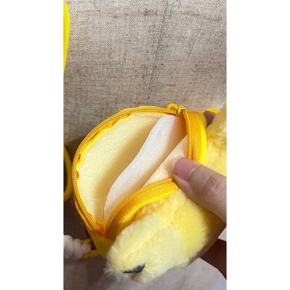 商品狀態全新/只有一個/不撞款/精美且可愛/大人小孩都可用的款式  皮卡丘寶可夢毛絨公仔多功能手機背夾小錢包吊飾可調節斜-細節圖7