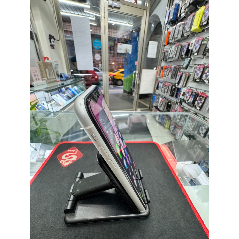 二手精品 iphone XR 128GB 白色 9成新 電池健康度100% 無盒裝有附正廠配件 贈保護貼及空壓殼-細節圖3
