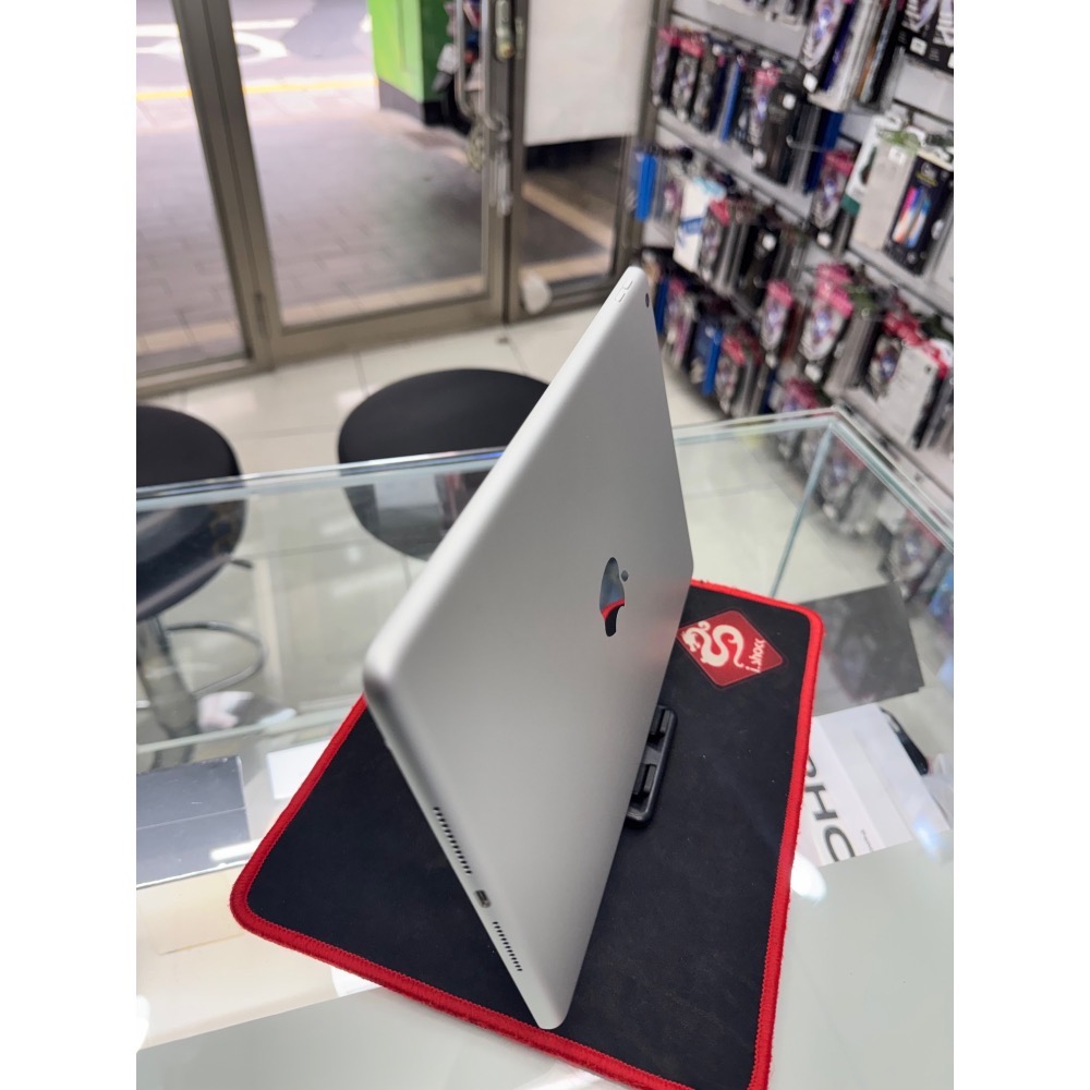 二手精品 Apple iPad 8 10.2 吋 128G WiFi 銀色 無盒裝 贈副廠充電組 保護貼及皮套-細節圖2