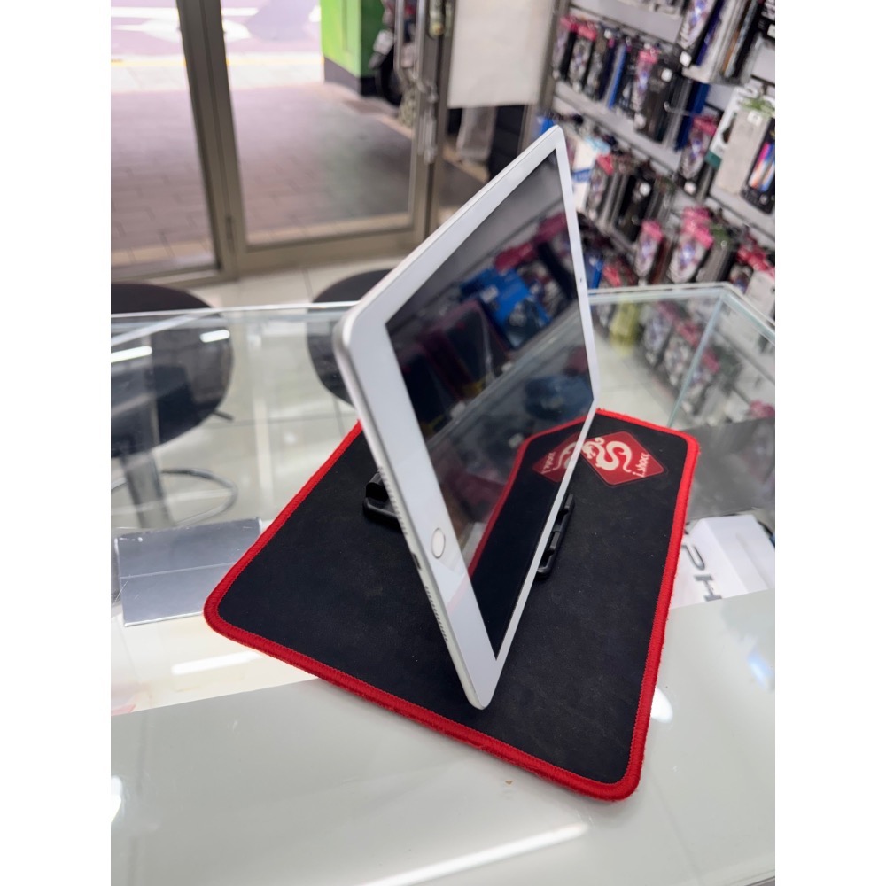 二手精品 Apple iPad 8 10.2 吋 128G WiFi 銀色 無盒裝 贈副廠充電組 保護貼及皮套-細節圖5
