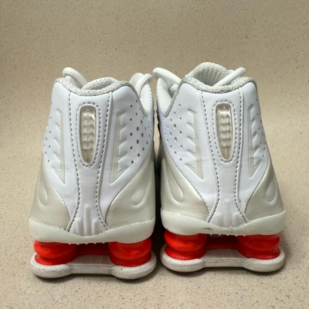 二手9.5成新 24.5cm NIKE SHOX R4 GS 白米紅 彈簧鞋 運動鞋 女鞋-細節圖2