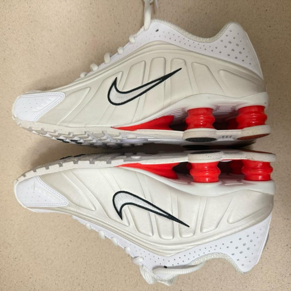 二手9.5成新 24.5cm NIKE SHOX R4 GS 白米紅 彈簧鞋 運動鞋 女鞋-細節圖3