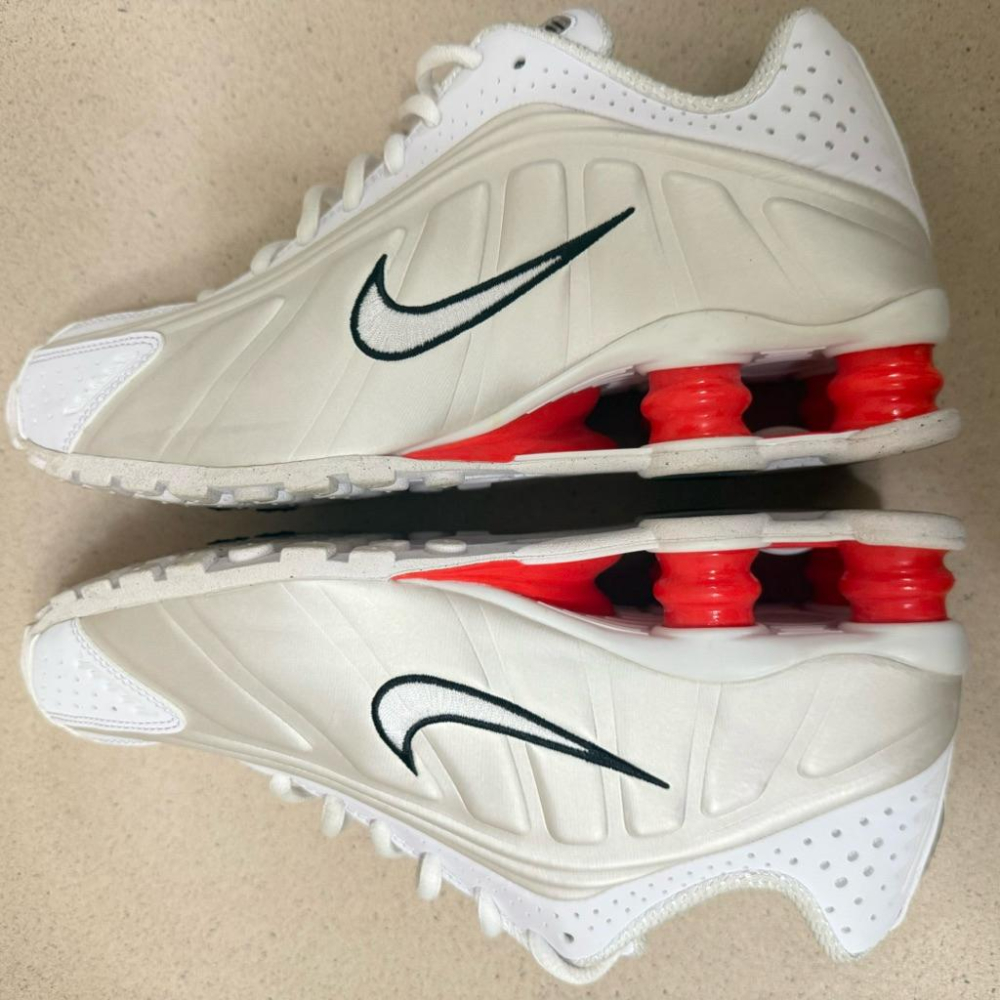 二手9.5成新 24.5cm NIKE SHOX R4 GS 白米紅 彈簧鞋 運動鞋 女鞋-細節圖4