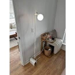 IKEA未拆封絕版品  HÅRSLINGA 落地燈 不佔空間 好移動 極簡風 現代感 白色落地燈-細節圖6
