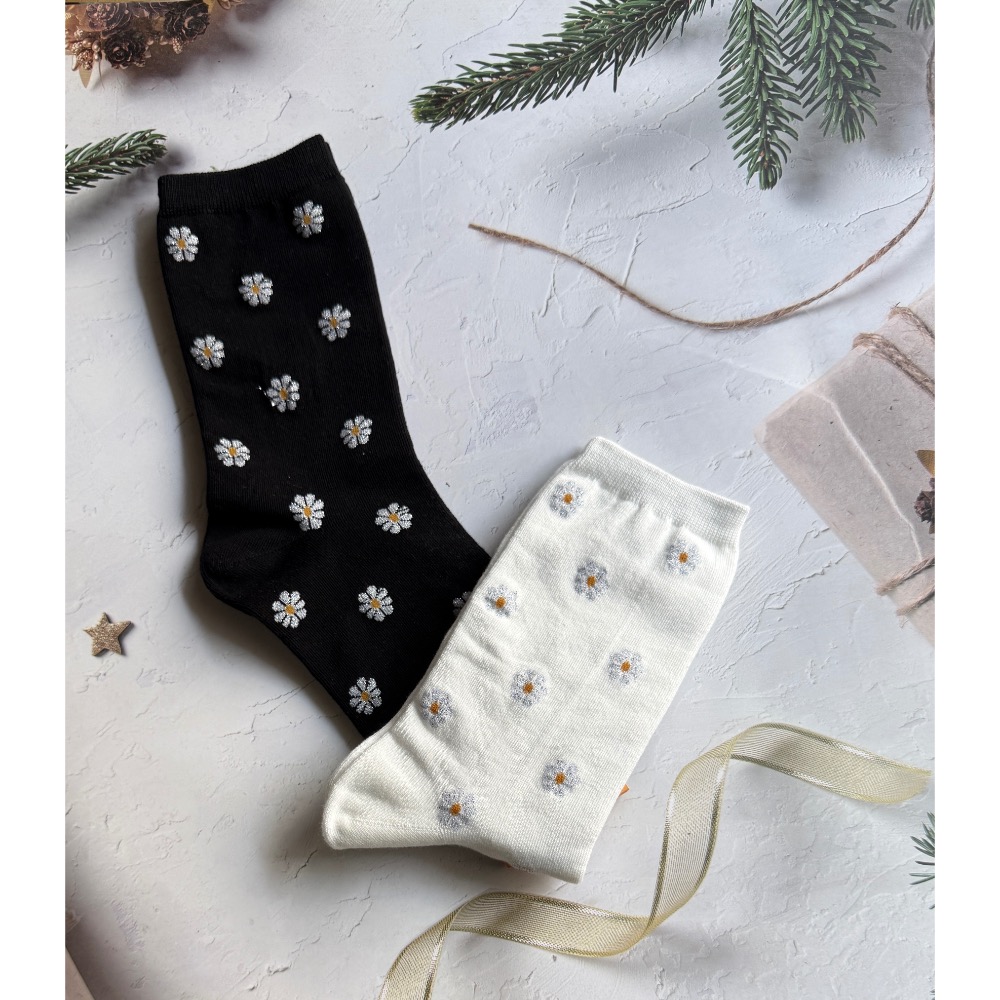 🇰🇷《現貨》韓國製閃耀雛菊系列中筒襪🧦-細節圖5