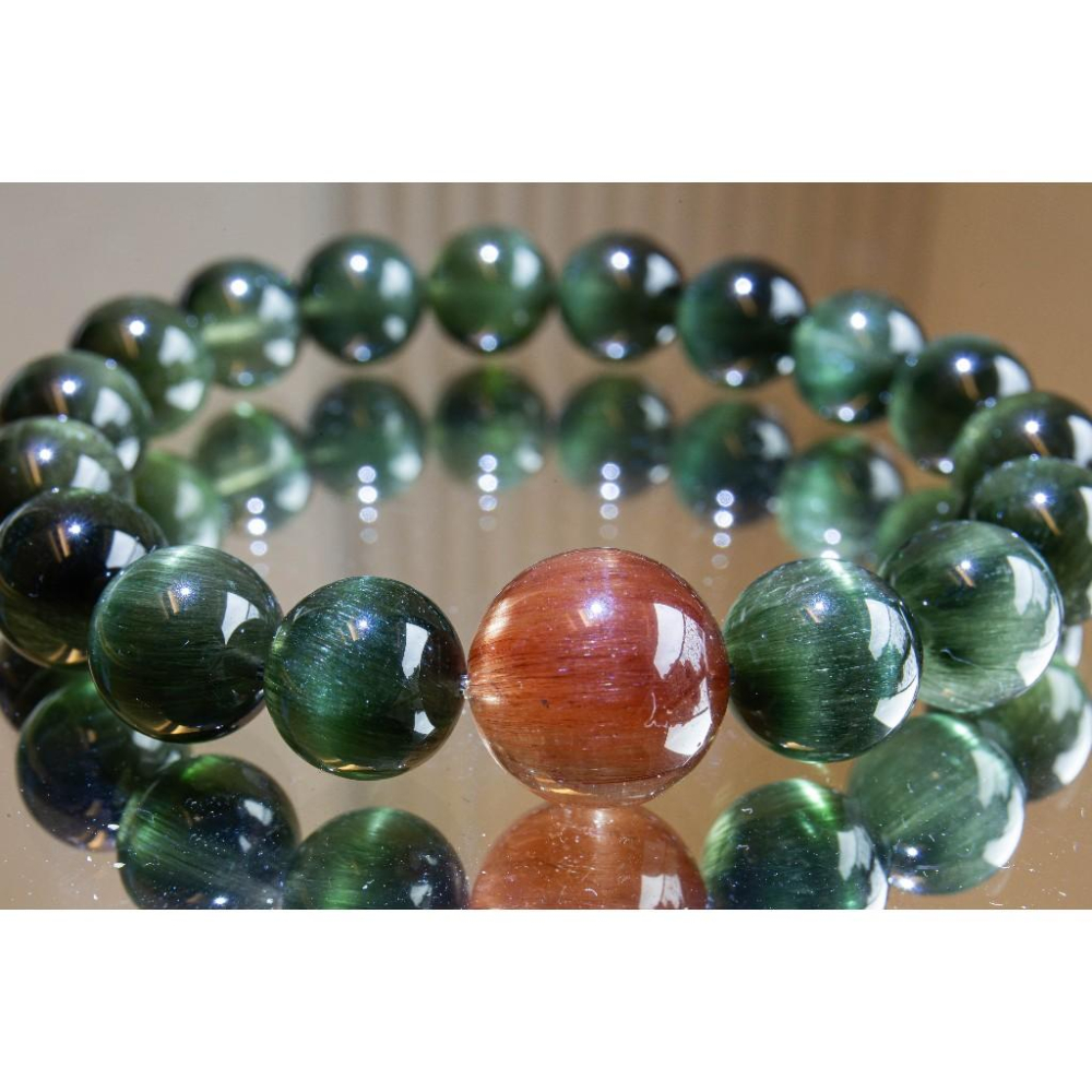 【貓眼綠髮晶】11.6mm搭配14mm紅兔毛主珠✨事業招財必備｜旺正財與貴人運｜溫潤絲絨質感｜現貨實拍｜晶心書蘊-細節圖2