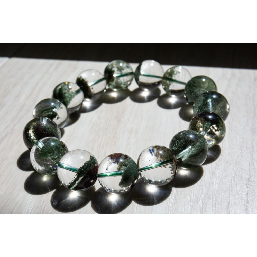 【正財之神】頂級綠幽靈手鍊14.5mm✨聚寶盆千層山品相｜最強招正財與事業轉運｜極致冰透白水晶底｜職場能量｜現貨實拍-細節圖3