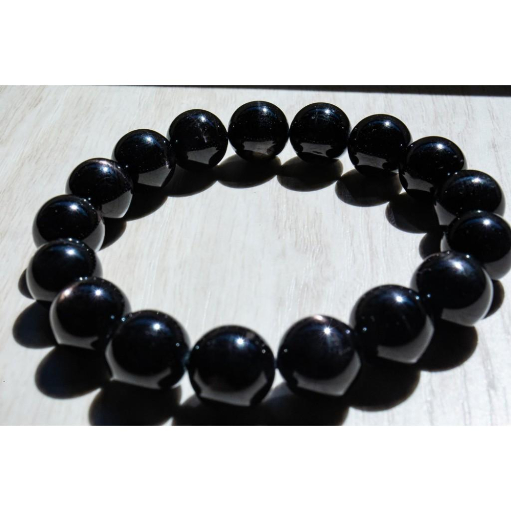 【頂級星芒】金運石手鍊12.4mm✨罕見雙面十字星光效應｜深邃銀紫金屬火光｜強力招財避邪戰神｜現貨實拍｜晶心書蘊-細節圖5