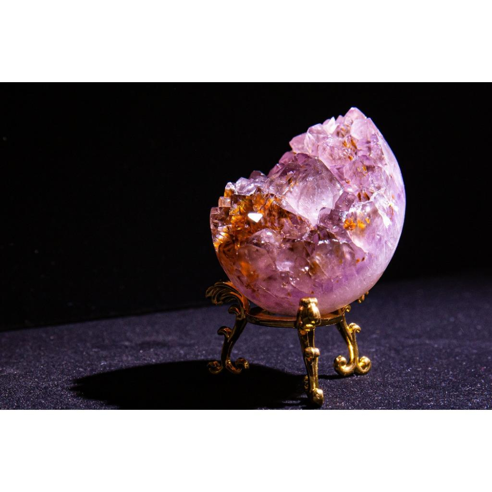 【紫鈦晶】恐龍蛋擺件236g✨方解石共生全拋光｜紫極耀金招財鎮宅｜貴人智慧守護｜附底座實拍｜晶心書蘊-細節圖4