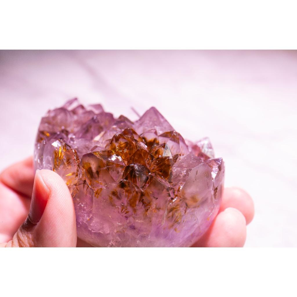 【紫鈦晶】恐龍蛋擺件236g✨方解石共生全拋光｜紫極耀金招財鎮宅｜貴人智慧守護｜附底座實拍｜晶心書蘊-細節圖6