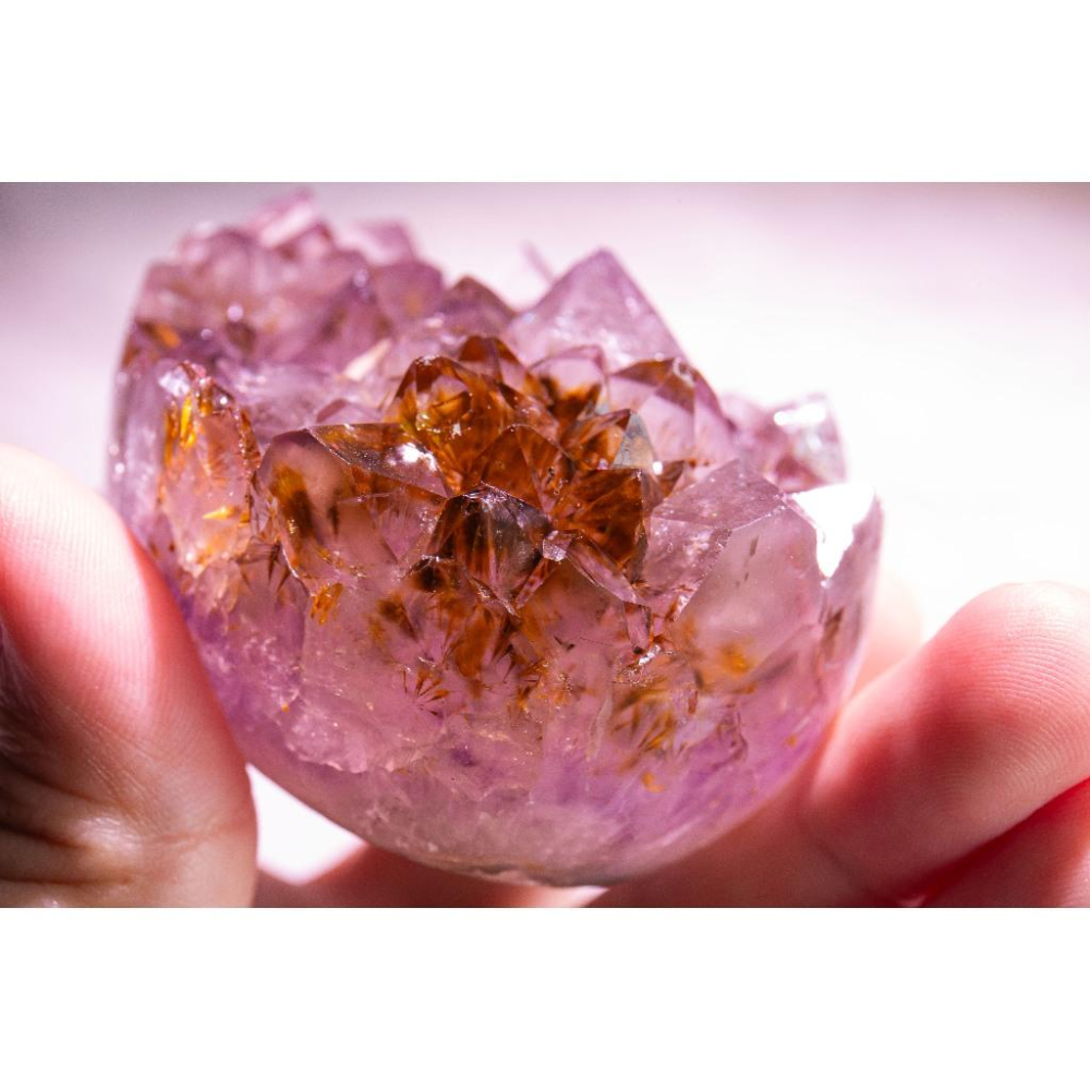 【紫鈦晶】恐龍蛋擺件236g✨方解石共生全拋光｜紫極耀金招財鎮宅｜貴人智慧守護｜附底座實拍｜晶心書蘊-細節圖9