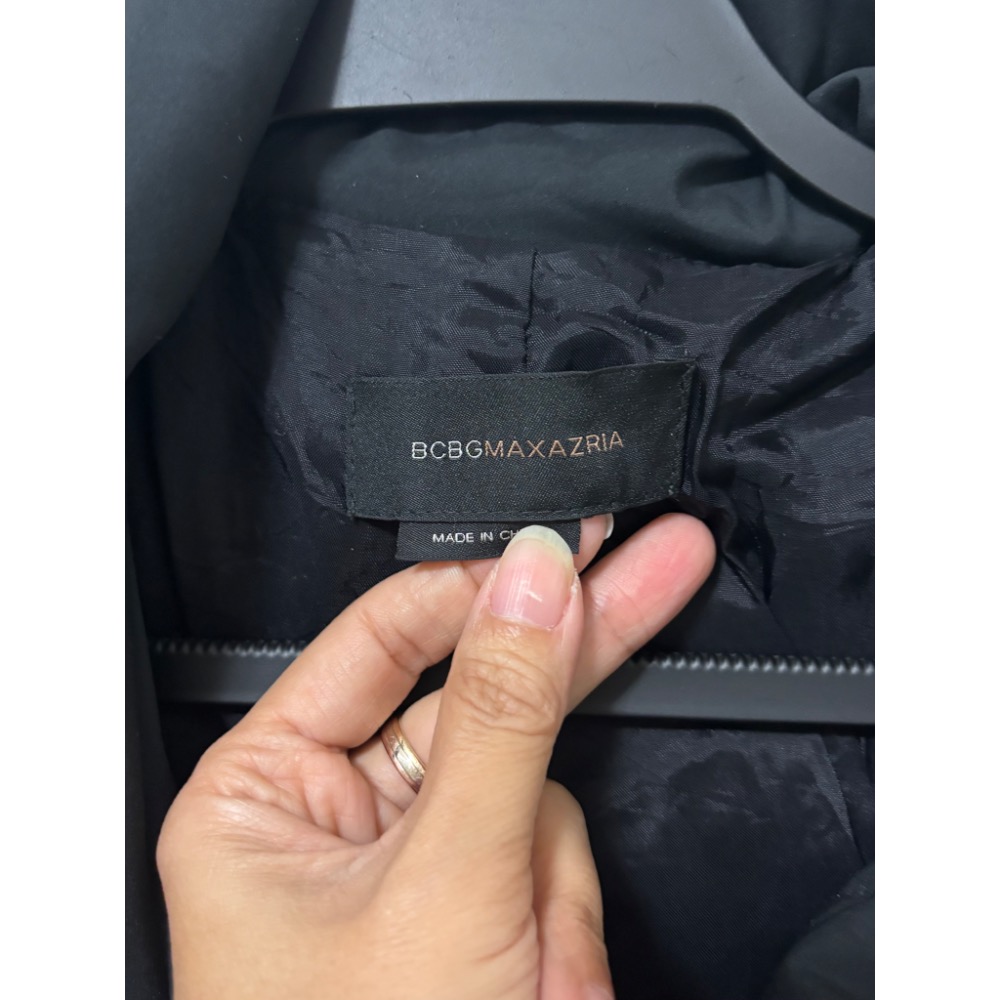 BCBG 黑色鋪棉澎澎造型保暖短版外套 S-細節圖4