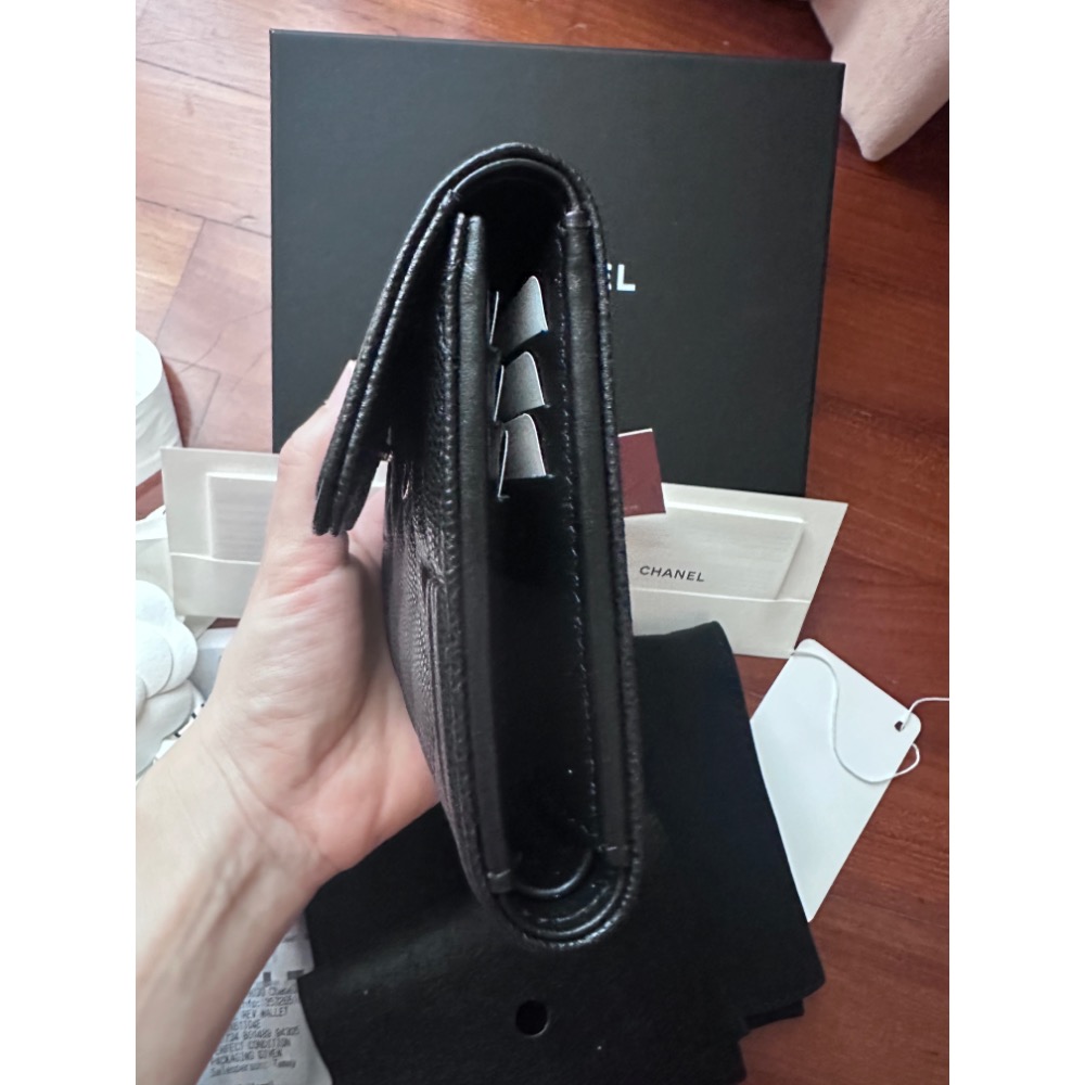 ❤️‍🔥CHANEL全新黑色復古銀釦荔枝牛皮boy三折短夾-細節圖3