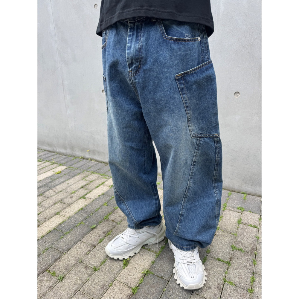 843口袋剪裁彎刀牛仔褲 牛仔長褲 男女皆可穿  oversize 男裝 工裝 女裝 褲子 錐形褲 繭型褲 彎刀褲-細節圖5