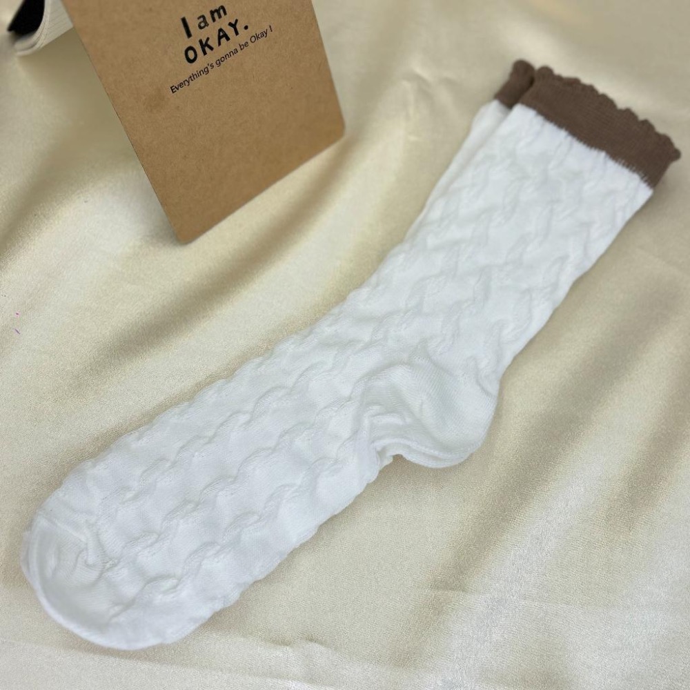 ｜原野生活CWhisper｜現貨秋冬 美拉德 麻花紋理 線條 撞色 格紋 愛心 微笑 中筒襪 韓系襪子-細節圖4