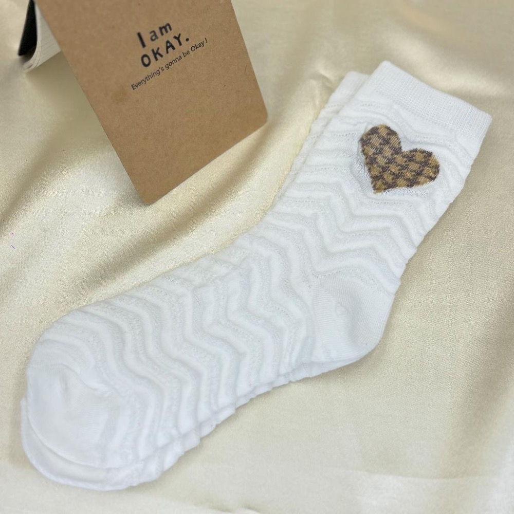 ｜原野生活CWhisper｜現貨秋冬 美拉德 麻花紋理 線條 撞色 格紋 愛心 微笑 中筒襪 韓系襪子-細節圖5