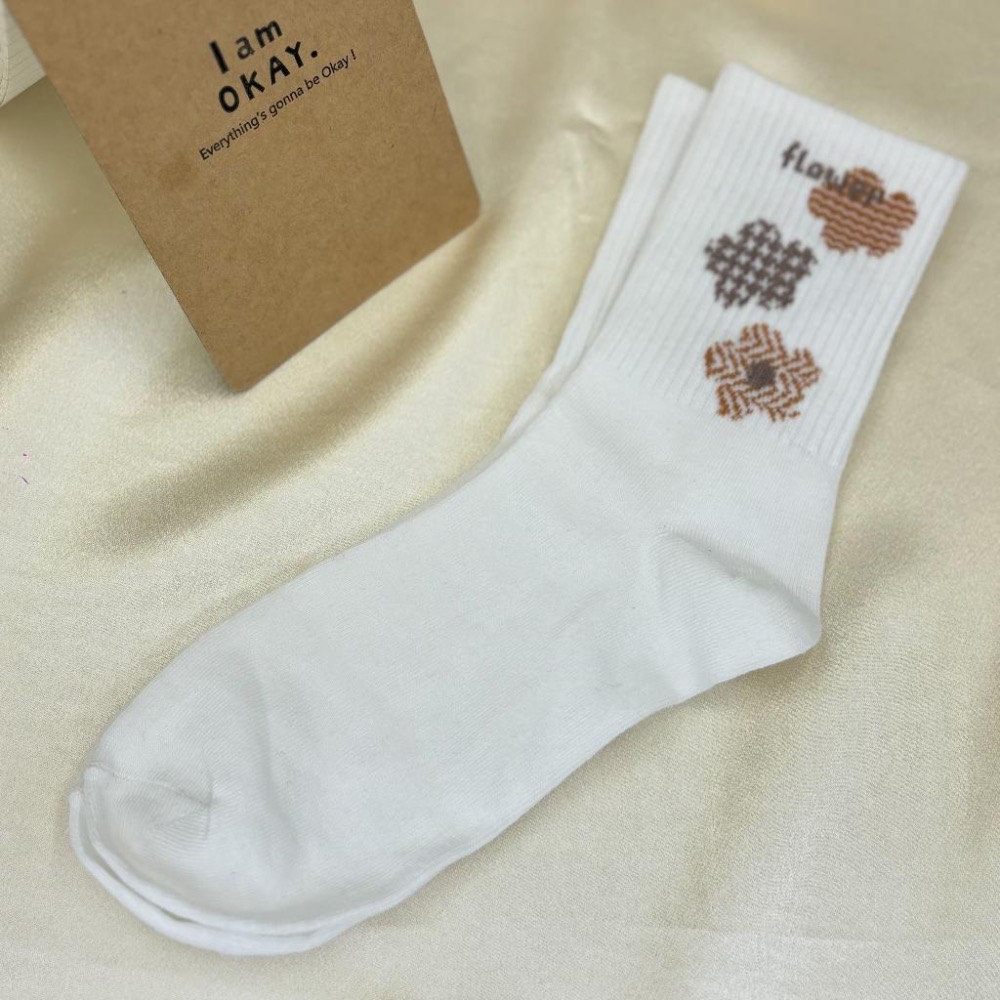 ｜原野生活CWhisper｜現貨秋冬 美拉德 麻花紋理 線條 撞色 格紋 愛心 微笑 中筒襪 韓系襪子-細節圖6