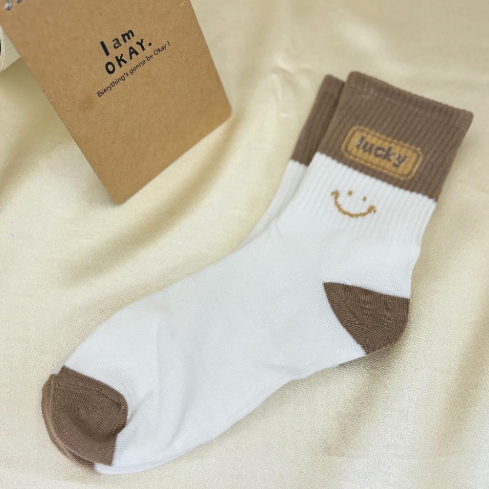 ｜原野生活CWhisper｜現貨秋冬 美拉德 麻花紋理 線條 撞色 格紋 愛心 微笑 中筒襪 韓系襪子-細節圖7