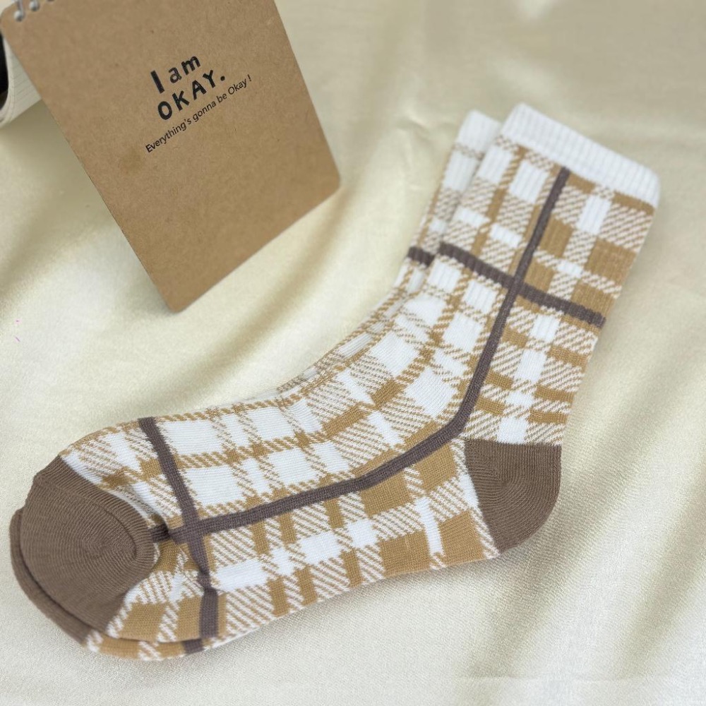 ｜原野生活CWhisper｜現貨秋冬 美拉德 麻花紋理 線條 撞色 格紋 愛心 微笑 中筒襪 韓系襪子-細節圖8