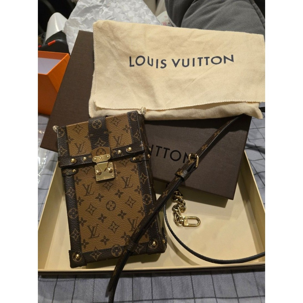 LOUIS VUITTON M67873 VERTICALTRUNK POCHETTE經典 Reverse帆布硬殼斜背包-細節圖2