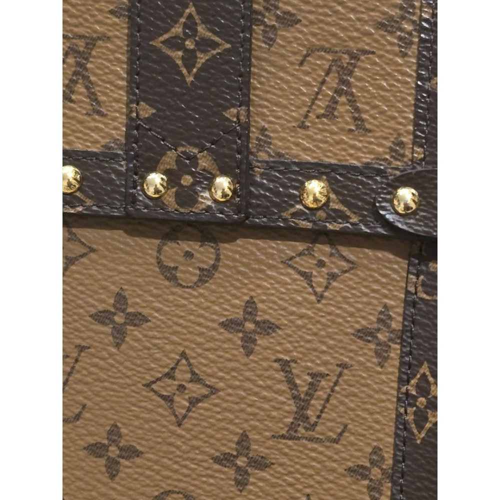LOUIS VUITTON M67873 VERTICALTRUNK POCHETTE經典 Reverse帆布硬殼斜背包-細節圖4