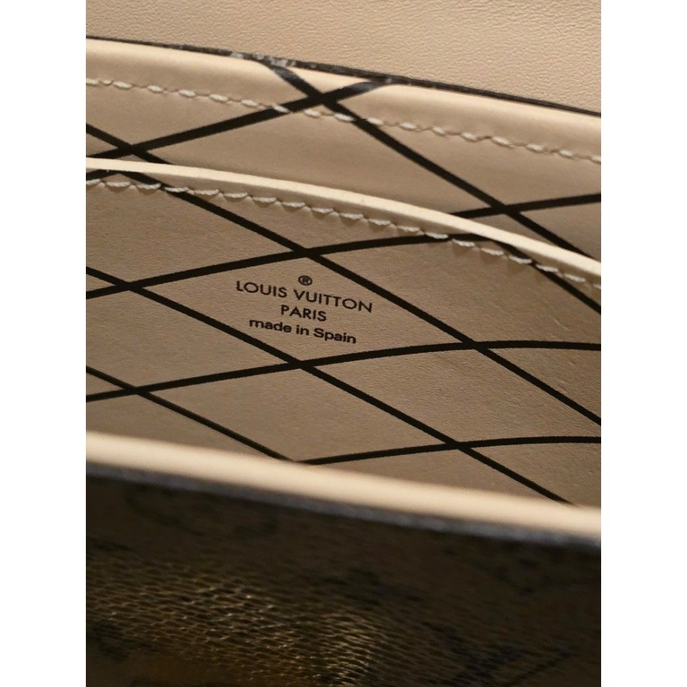 LOUIS VUITTON M67873 VERTICALTRUNK POCHETTE經典 Reverse帆布硬殼斜背包-細節圖6