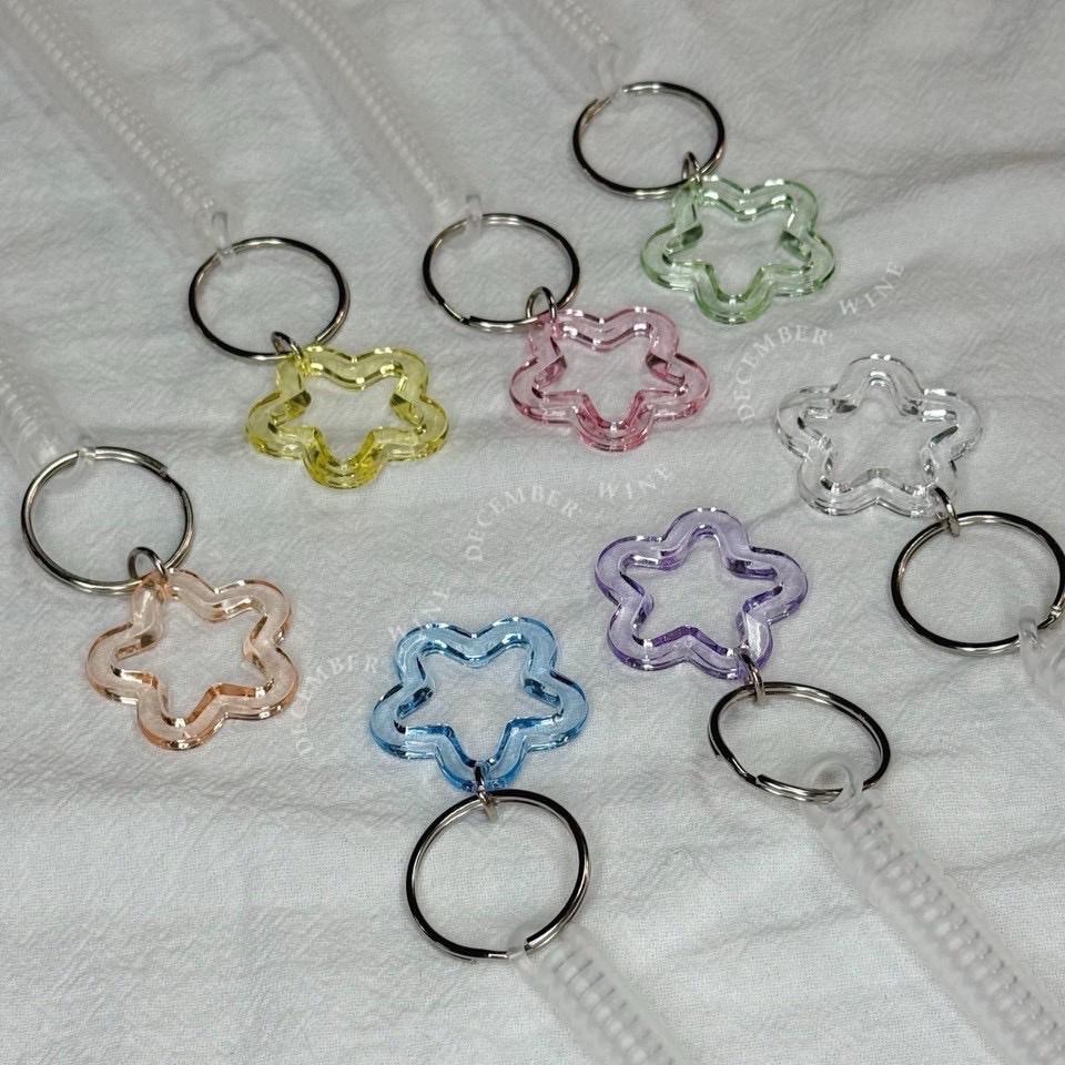 Dec.wine_【追星必備】🌟星星透明壓克力掛飾扣彈簧繩⭐️｜追星娃娃控必收｜可替換吊飾頭｜小卡娃娃配件｜萌系收集神器-細節圖4