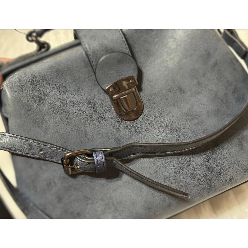 二手包包 復古醫生包／口金包 斜背包 手提包 側肩包 藍色彷皮雲石紋經典扣帶設計醫生包-細節圖5