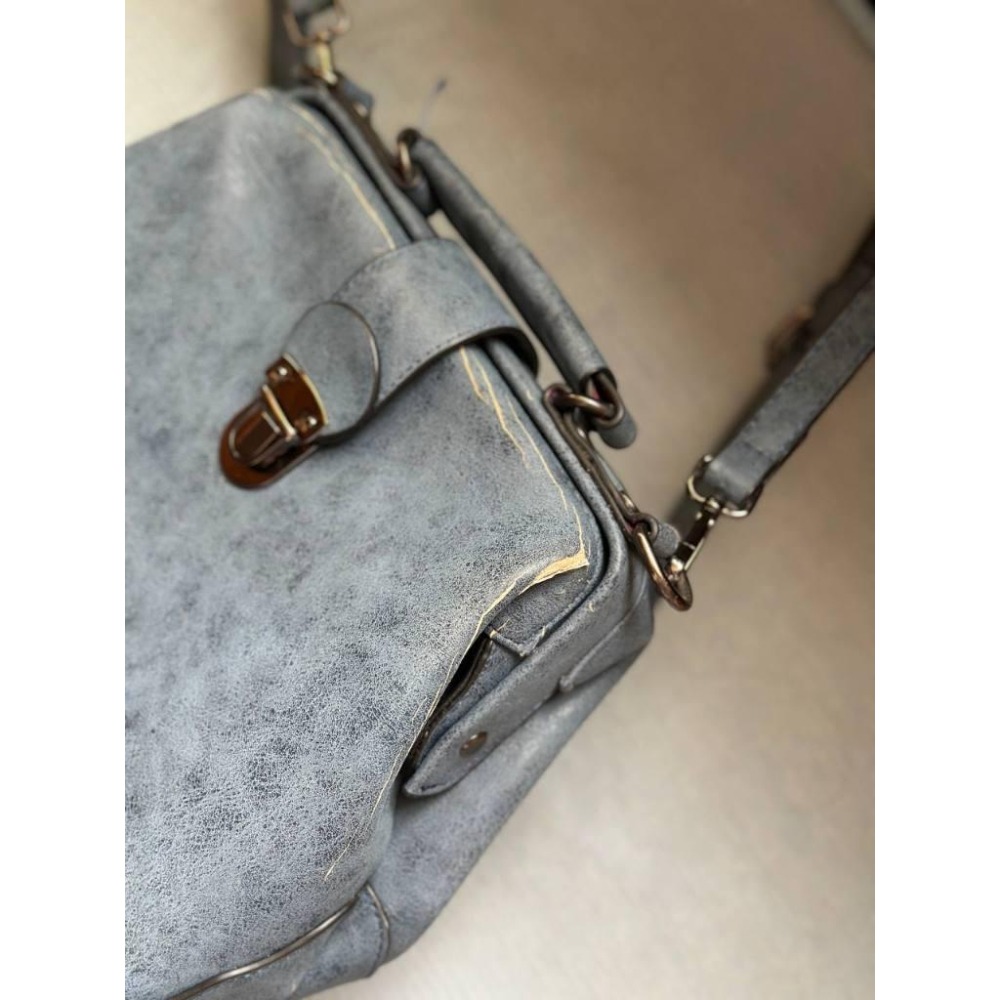 二手包包 復古醫生包／口金包 斜背包 手提包 側肩包 藍色彷皮雲石紋經典扣帶設計醫生包-細節圖6