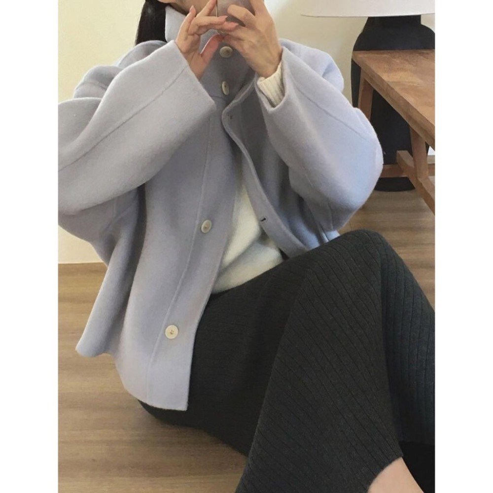 [25W1115]🇰🇷正韓空運(現貨)/韓國代購/秋冬新品/俐落高領翻領兩穿中短版手工羊毛大衣(三色)-細節圖3