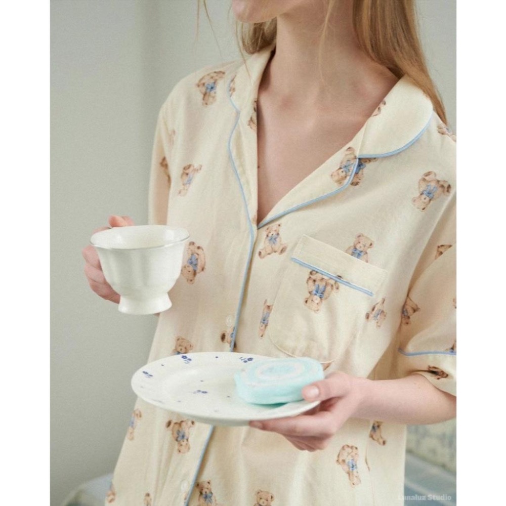 [25S0705]🇰🇷正韓(現貨)/韓國代購/春夏新品/lunaluz <質感家居> 可愛小熊撞色鑲邊兩件式睡衣-細節圖6