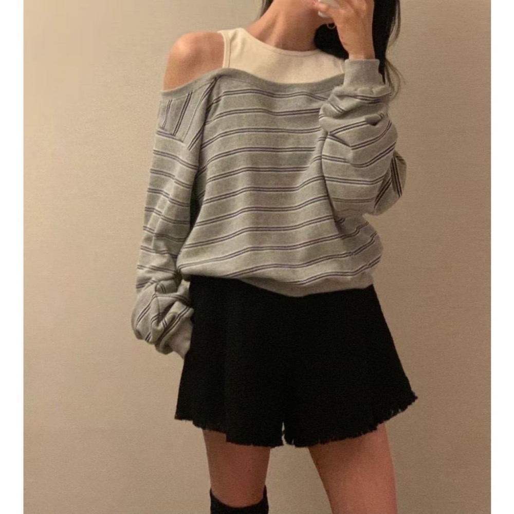 [25F0903]🇰🇷正韓空運(現貨+預購）/韓國代購/東大門APM早秋新品/假兩件撞色條紋露肩衛衣 大學T(兩色)-細節圖5