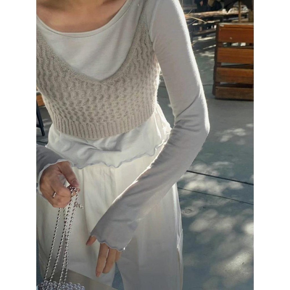 [25S0210]🇰🇷正韓空運(現貨+預購)/韓國代購/正韓選品/春夏新品/百搭羊毛簍空短版針織細肩背心 馬甲背心(兩色-細節圖4