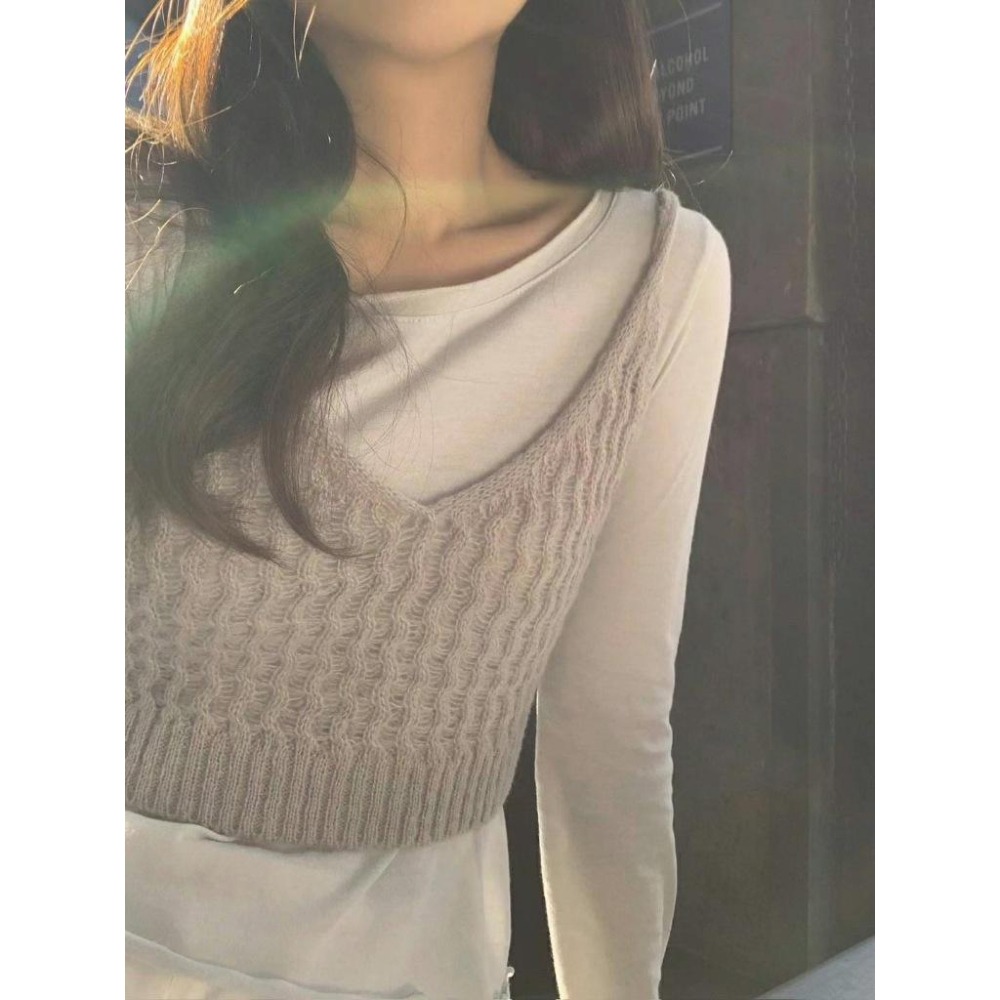 [25S0210]🇰🇷正韓空運(現貨+預購)/韓國代購/正韓選品/春夏新品/百搭羊毛簍空短版針織細肩背心 馬甲背心(兩色-細節圖5