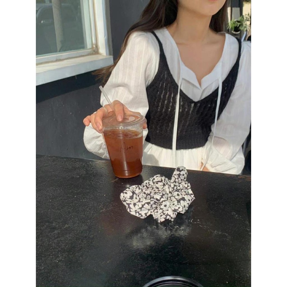 [25S0210]🇰🇷正韓空運(現貨+預購)/韓國代購/正韓選品/春夏新品/百搭羊毛簍空短版針織細肩背心 馬甲背心(兩色-細節圖6