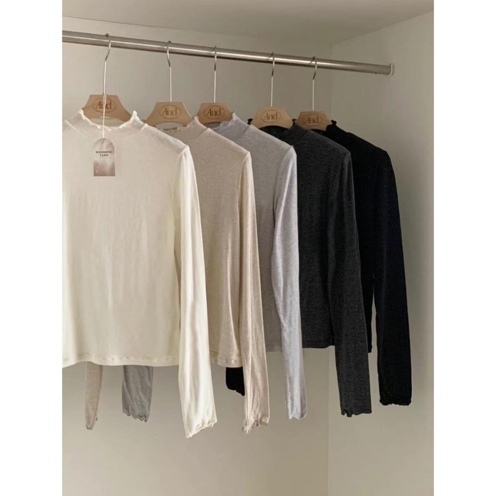 [24W1207]🇰🇷正韓空運(現貨+預購)/韓國代購/韓國直送/百搭包色款親膚小高領荷葉邊羊毛打底上衣(五色)-細節圖9