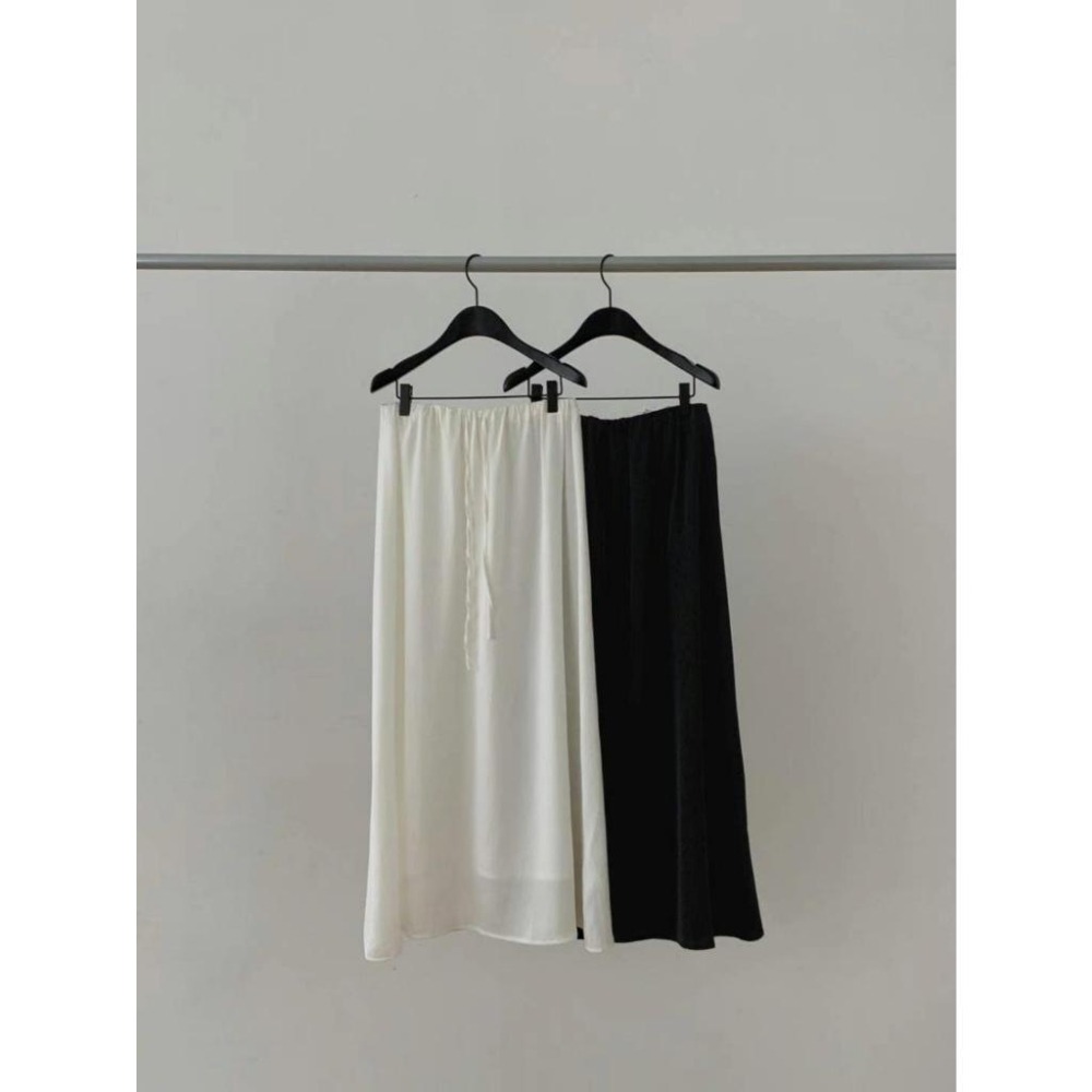 [25S0212]🇰🇷正韓空運(現貨+預購)/韓國代購/韓國連線/春夏新品/抽繩綁帶垂墜感雪紡絲緞長裙(兩色)-細節圖9