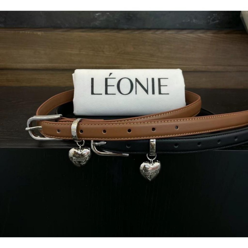 [24S0506]🇰🇷正韓空運(預購)/韓國代購/春夏新品/復古愛心吊墜牛皮皮帶(兩色)-細節圖3