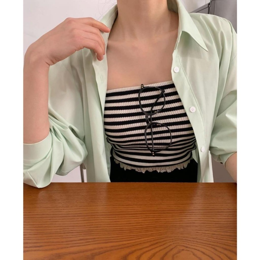 [24S0423]🇰🇷正韓空運【小資款】(現貨)/韓國代購/春夏新品/條紋蕾絲下擺平口小可愛(兩色)-細節圖3