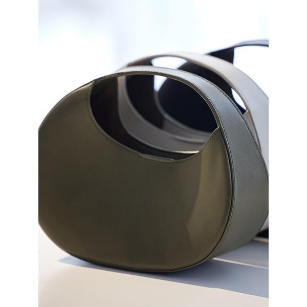 ：常花二手：🇯🇵 FRAY I.D ✿ 簡約半月造型肩背包（實拍照請看下方商品說明欄）日牌正品 現貨-細節圖3