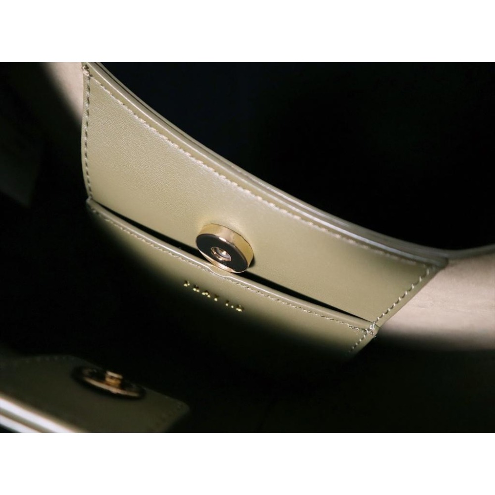 ：常花二手：🇯🇵 FRAY I.D ✿ 簡約半月造型肩背包（實拍照請看下方商品說明欄）日牌正品 現貨-細節圖9