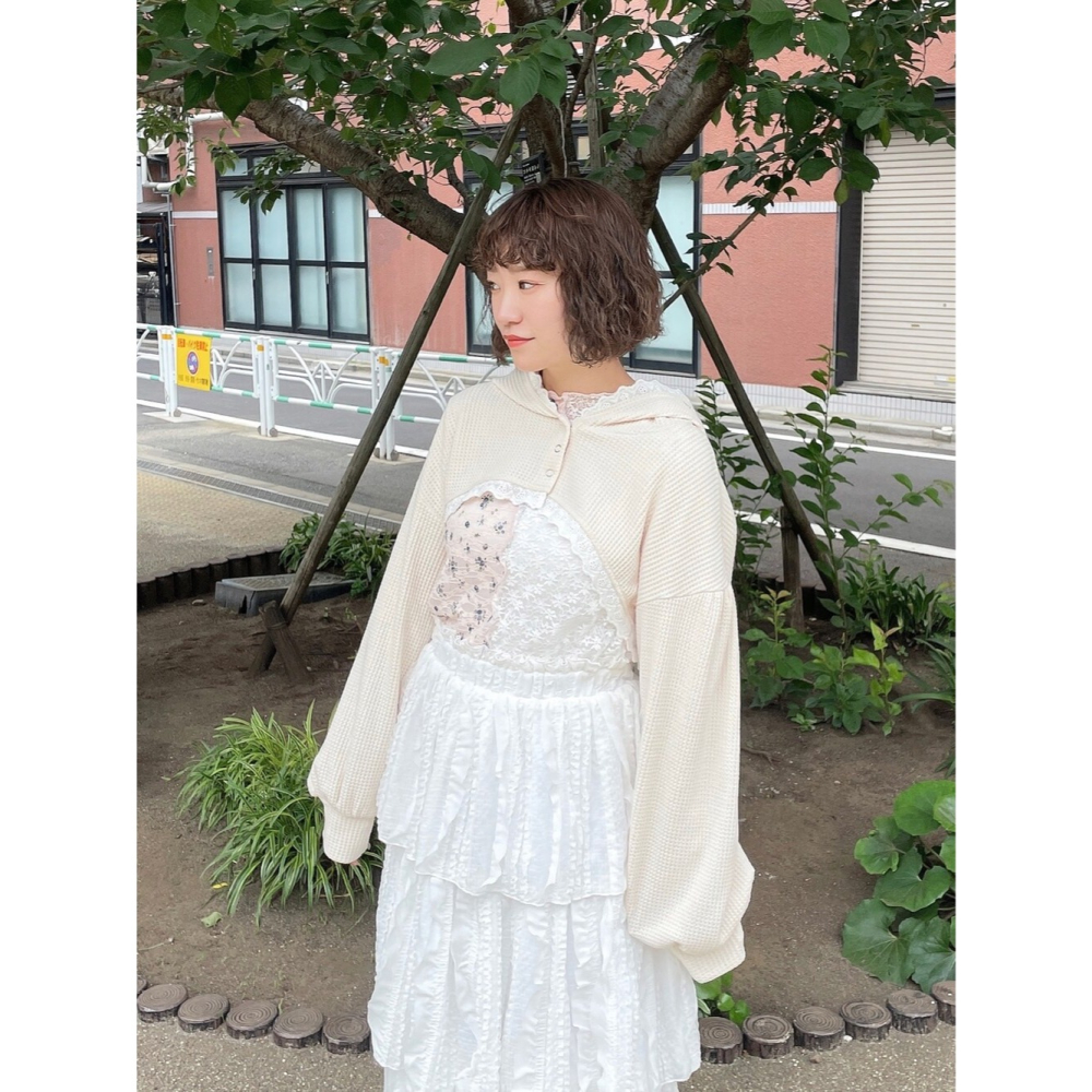 ：常花二手：🇯🇵 merry jenny ✿ 蕾絲滾邊短版造型連帽外套（實拍照請看下方商品說明欄）日牌正品 現貨-細節圖9