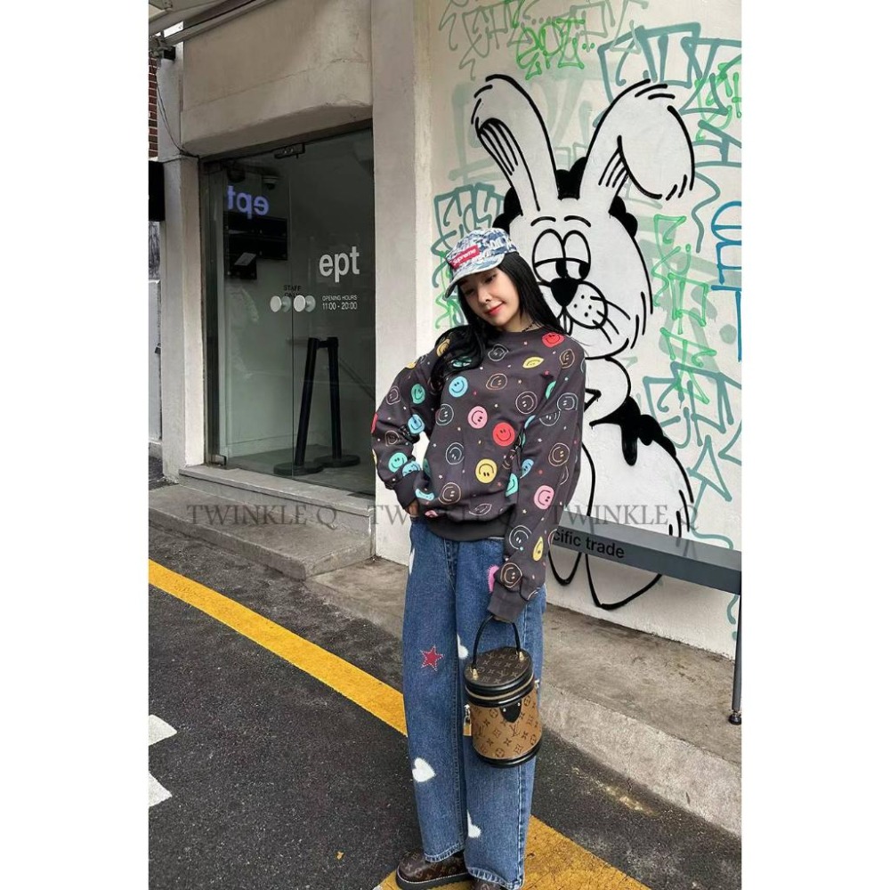 🎀 Twinkle Q 🎀-預購✈️正韓🇰🇷東大門 大學t 滿版 彩色 笑臉 印花 休閒上衣 長袖t恤 大學踢-細節圖2