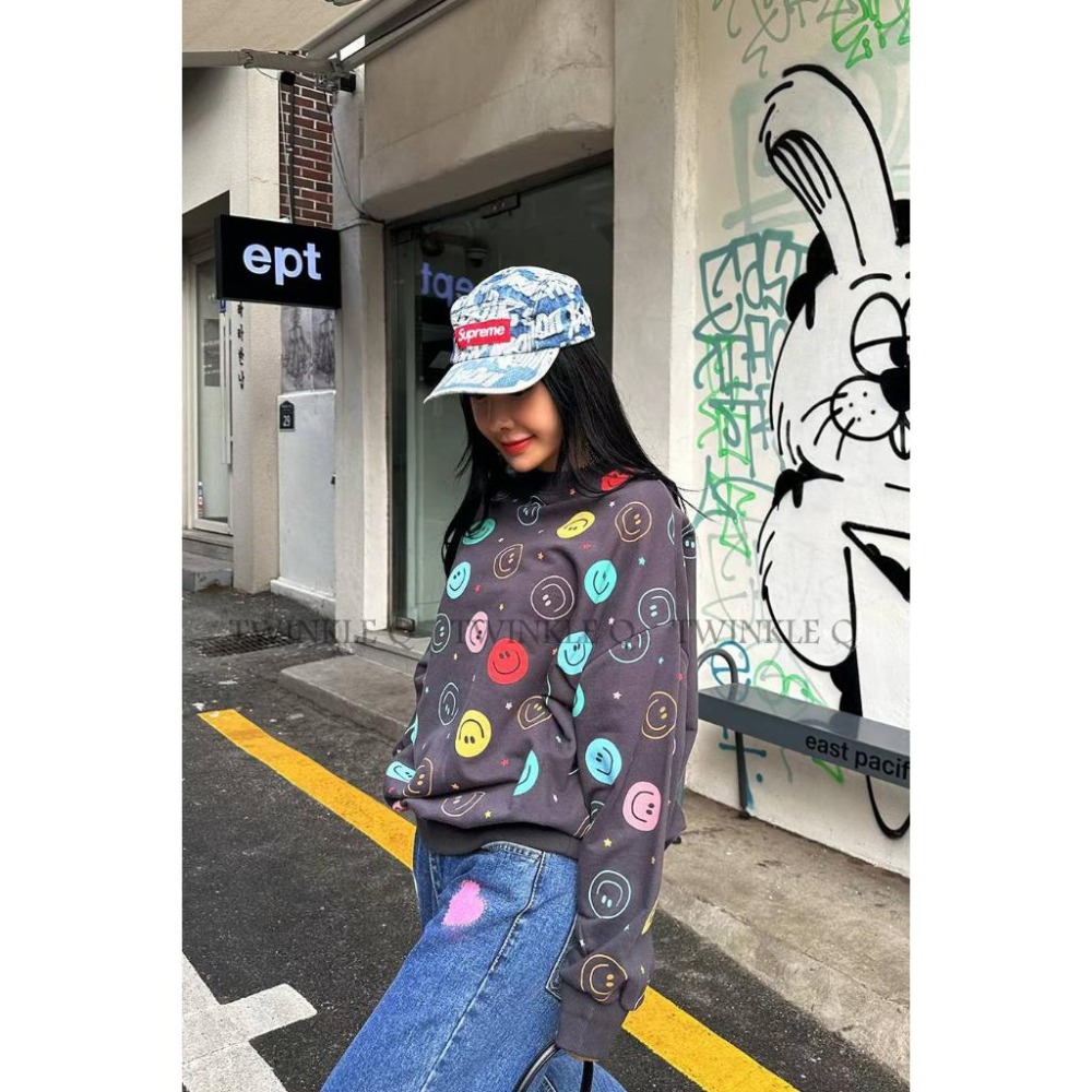 🎀 Twinkle Q 🎀-預購✈️正韓🇰🇷東大門 大學t 滿版 彩色 笑臉 印花 休閒上衣 長袖t恤 大學踢-細節圖3